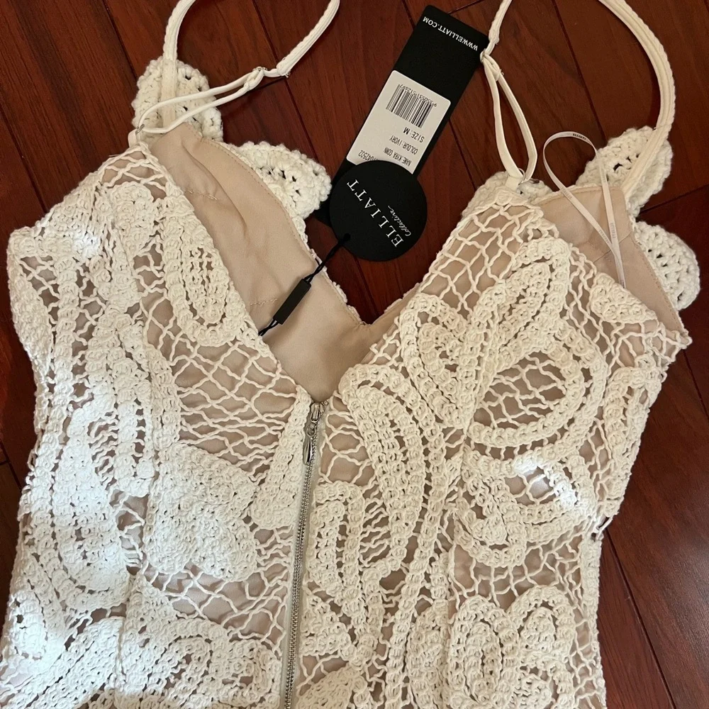 Elliatt White Lace Maxi Dress - Picture 9 of 9